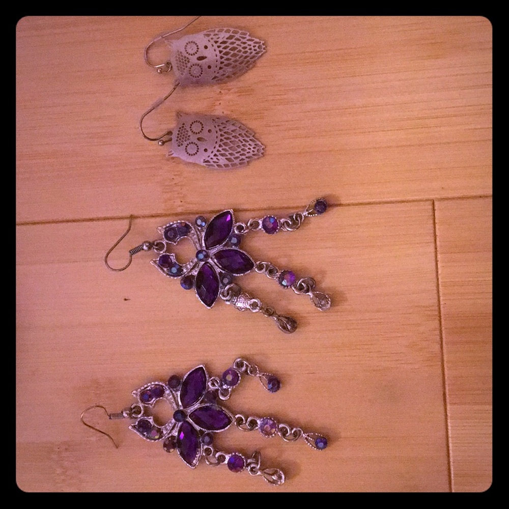 2 pair of dangly earrings